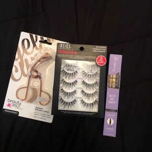 False eyelashes